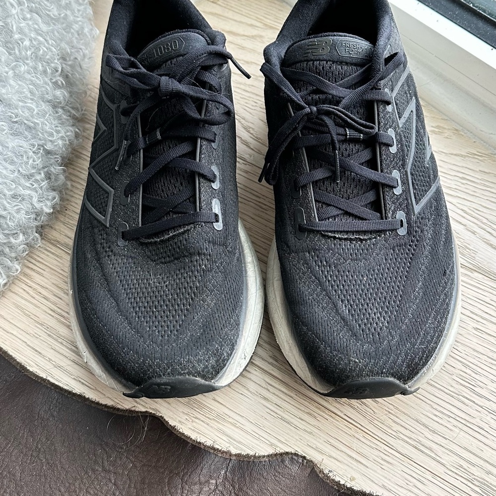 New Balance Black Athletic Shoes Mesh Upper Cushioned Sole